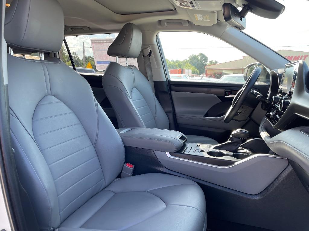 2020 Toyota Highlander XLE - Photo 19