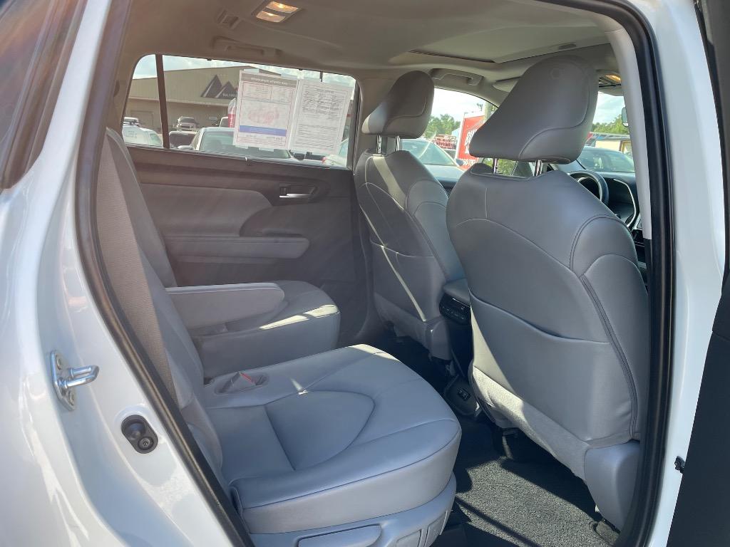 2020 Toyota Highlander XLE - Photo 16