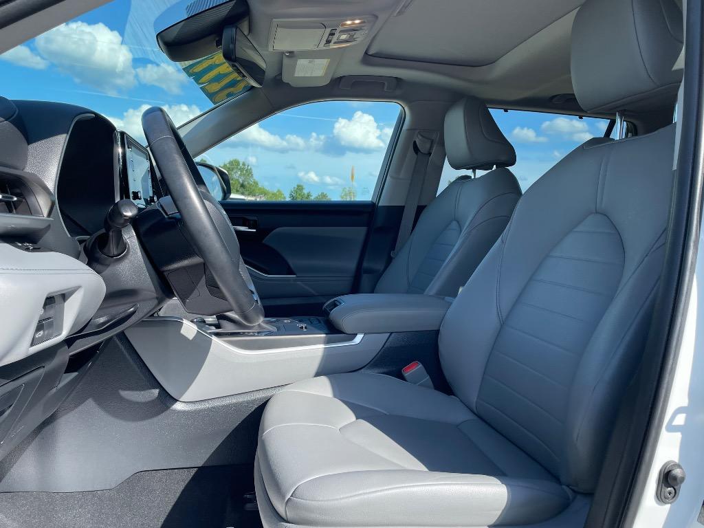 2020 Toyota Highlander XLE - Photo 10