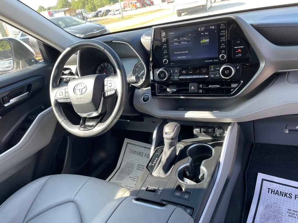 2020 Toyota Highlander XLE - Photo 23